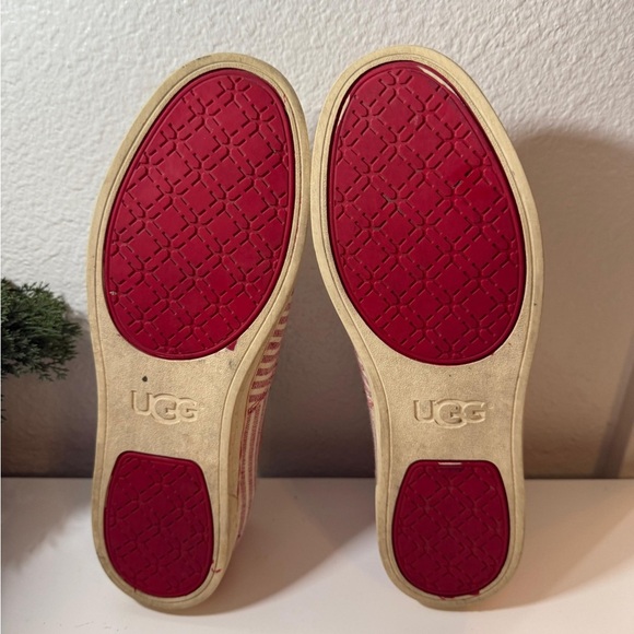 Ugg - Picture 8 of 9